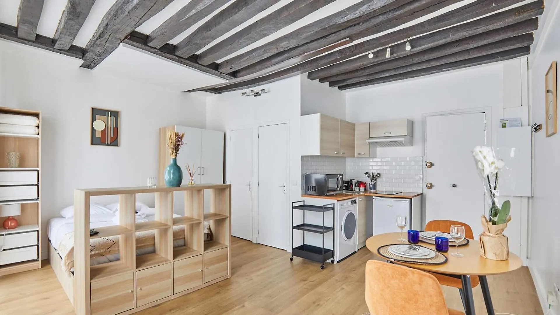 Charming Studio Center Of Paris